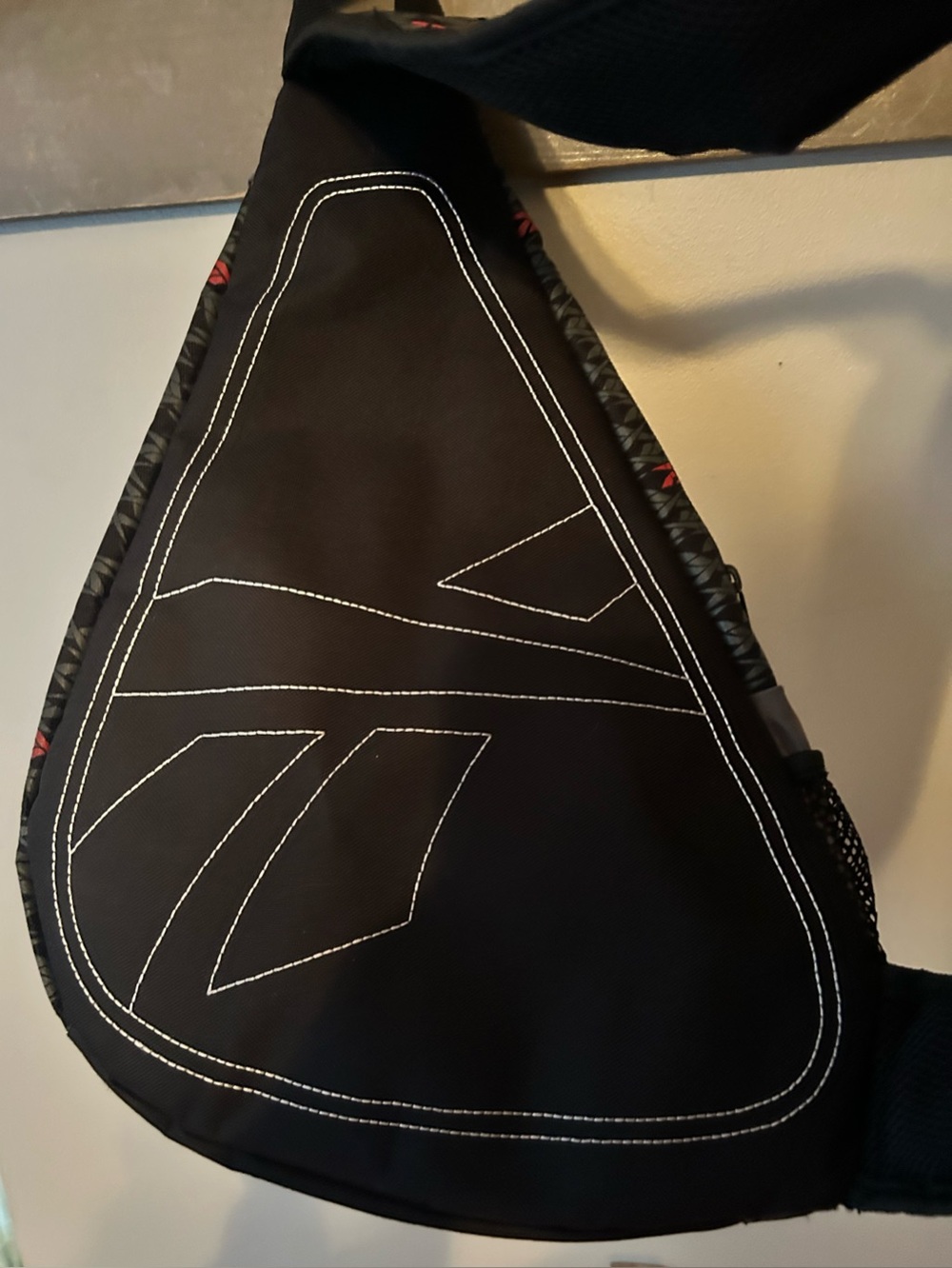 Reebok sling sports bag / like new - Picture 5 of 15